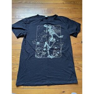 DANCING SKELETON WITH FLOWERS ON BLACK SHIRT Womem's sz Large